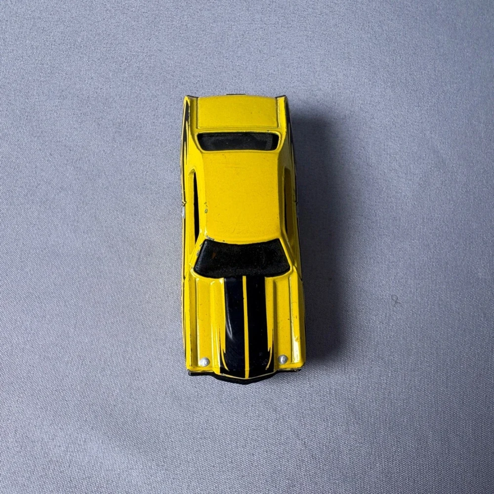 Hot Wheels 1970 Chevelle SS Yellow Black Stripes 1998 Mattel Diecast Car 1/64